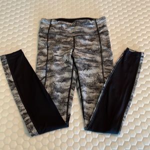 Lululemon black/white mesh back tight
